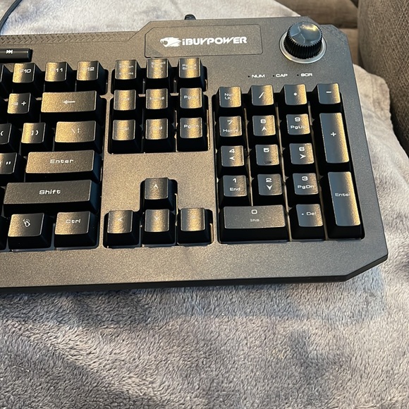 iBUYPOWER ARIES M2 Gaming Keyboard - Picture 3 of 3